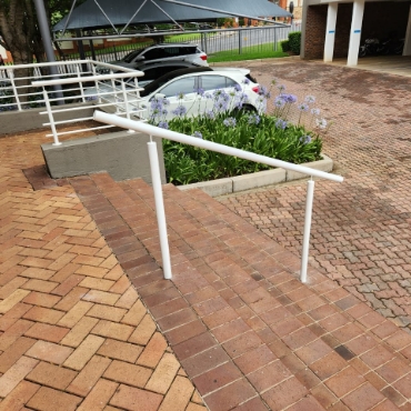 electrician-changes-the-light-bulb-handyman-G-2