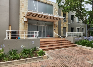 electrician-working-house-repair-installation-P2NNASX